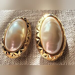 Vintage Caren Charles clip faux pearl earrings.  1990s.   Gold-tone.